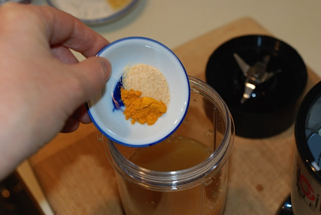 Add garlic powder and turmeric to the blender--Golden Miso Gravy / Gluten-Free, Oil-Free, Vegan--beansriceeverythingnice.weebly.com