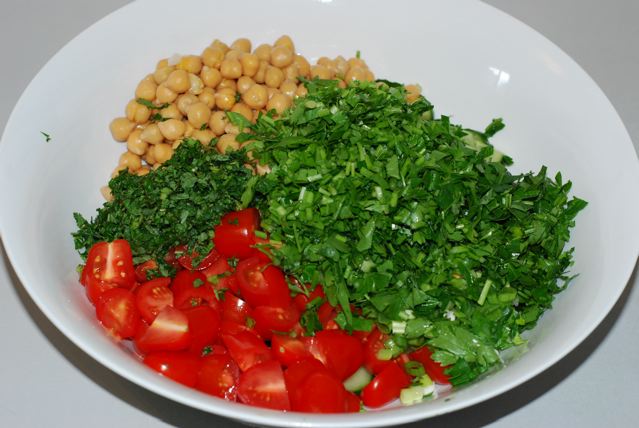 Add the parsley and mint to the salad bowl