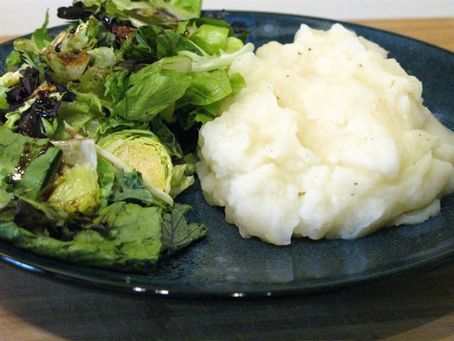 Skordalia / Fat-Free, Vegan with salad