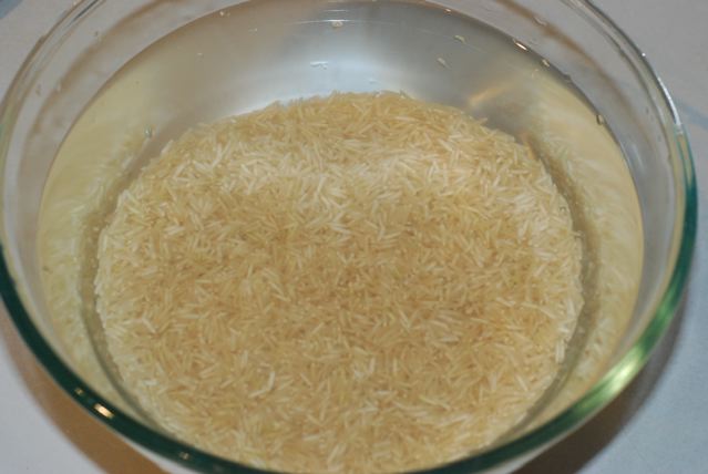 Soaking rice for 30 minutes