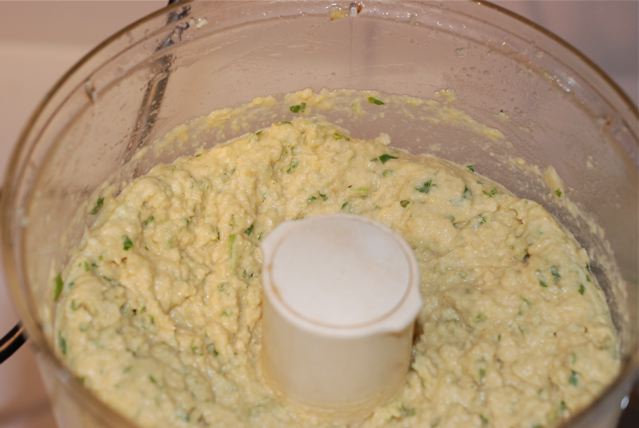 Finished hummus in the food processor