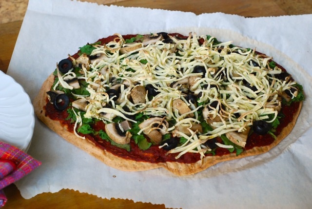 Pizza with Quinoa-Lentil Crust / Fat-Free, Gluten-Free, Oil-Free, Vegan