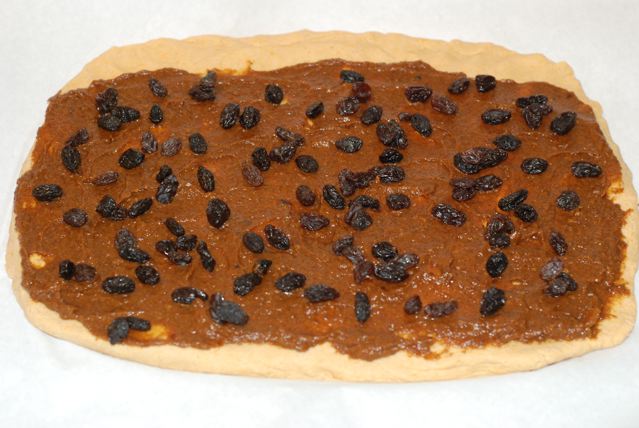Filling spread out and scattered with raisins
