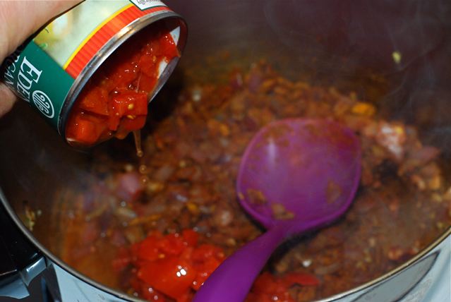 De=glaze the pan with the can of diced tomatoes
