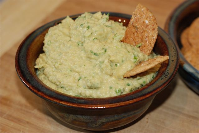Zucchini Hummus / Low-Fat, Oil-Free served as a dip with rice crakcers