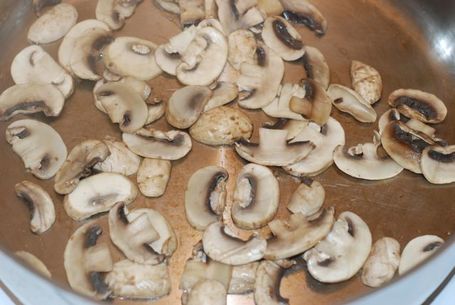Steam sauting teh mushrooms