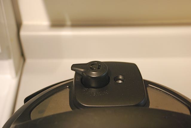Instant Pot lid with the vent set to sealing