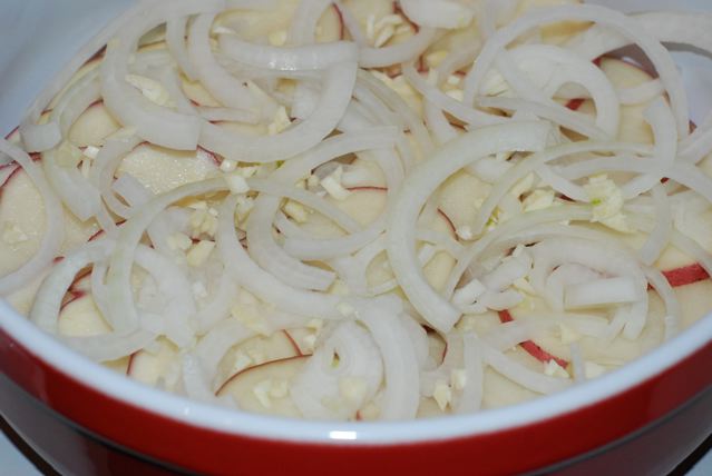 Spread with sliced onions and garlic