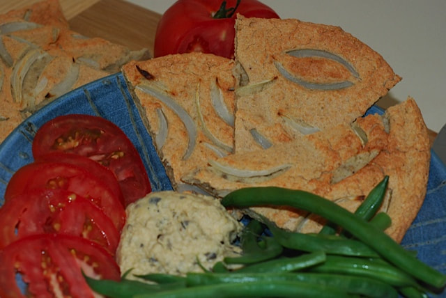 Coriander and Onion Flatbread with Black Olive Hummus, green beans and tomato slices