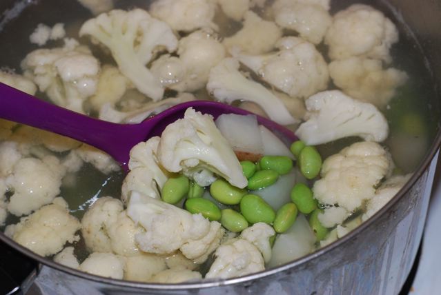 Add the cauliflower and edamame to the boilig water