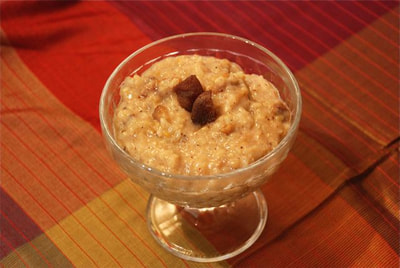 Spiced Apricot Brown Rice Pudding--creamy, sweet, and gently spiced. / Happy Holidays from beansriceeverythingnice.weebly.com
